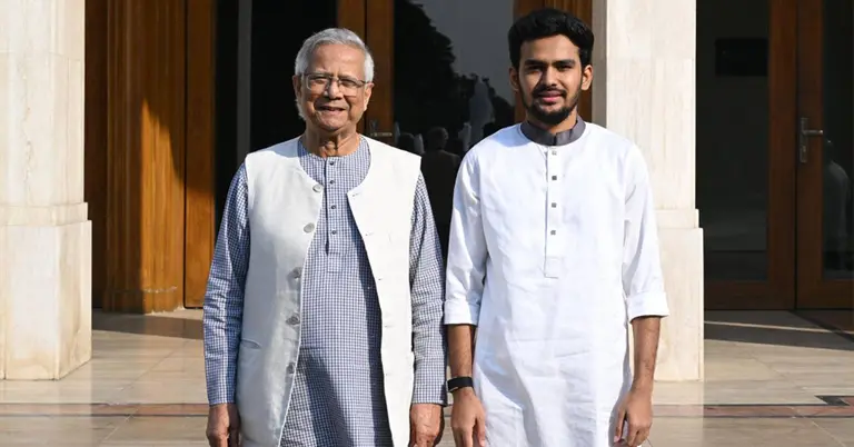 মধ্যাহ্নভোজের পর প্রধান উপদেষ্টার সঙ্গে আসিফ মাহমুদ